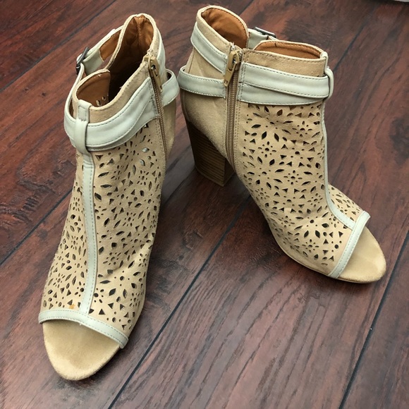 BKE Sole peep toe eyelet cut out heeled booties. Beautiful but too big. - Picture 5 of 8